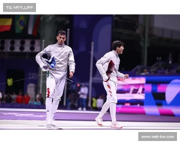 成都商圈创新破圈尝试引入AR击剑体验吸引年轻消费者目光