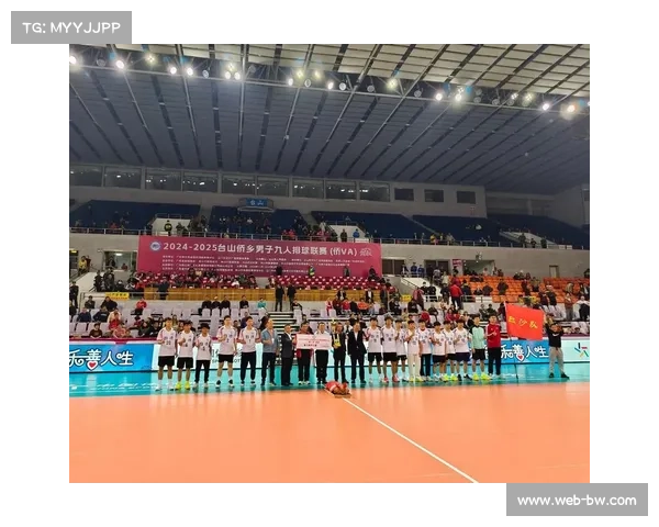 台山九人排球赛制独特,每队上场9人分三排站立 台山九人排球赛制独特,每队上场9人分三排站立